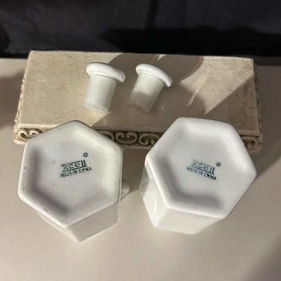 2 White Xcell cruets. 6”H - Picture 6 of 11
